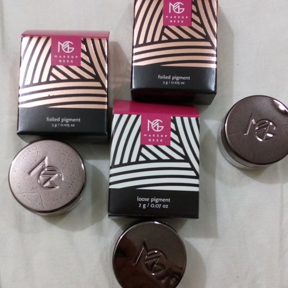 2 Makeup Geek Foiled Pigment Eyeshadow - Picture 3 of 4